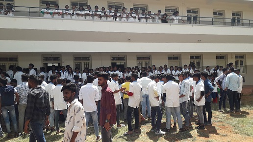 Students protest at Sahyadri Para Medical College