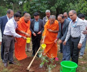 ನಗರದ ಆದಿಚುಂಚನಗಿರಿ ಪ್ರೌಢಶಾಲೆಯಲ್ಲಿ ಬಿ.ಜಿ.ಎಸ್. ಸಮೂಹ ಸಂಸ್ಥೆಗಳಿಂದ ಬುಧವಾರ ನಡೆದ ಜ್ಞಾನಾಂಕುರ, ವನಮಹೋತ್ಸವ,