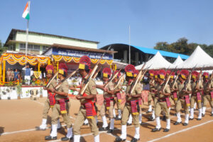 ಜಿಲ್ಲಾ ಆಟದ ಮೈದಾನದಲ್ಲಿ ಜಿಲ್ಲಾಡಳಿತ ಮಂಗಳವಾರ ಏರ್ಪಡಿಸಿದ್ದ ೭೭ನೇ ಸ್ವಾತಂತ್ರ್ಯೋತ್ಸವದಲ್ಲಿ ರಾಷ್ಟ್ರ ಧ್ವಜಾರೋಹಣ