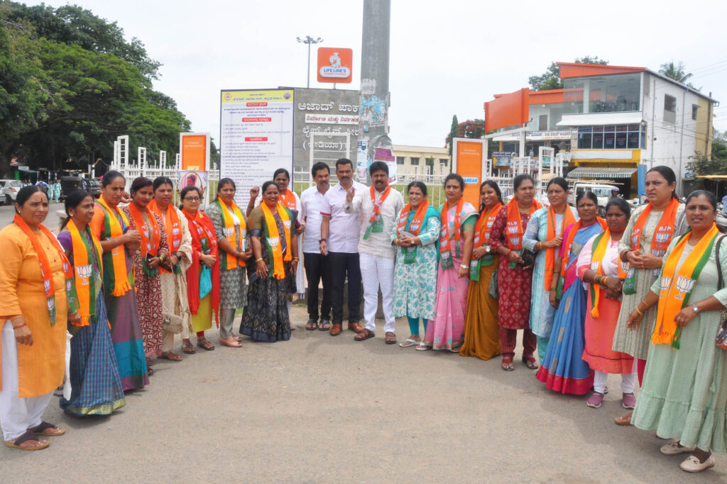 ಬಿಜೆಪಿ ಮಹಿಳಾ ಮೋರ್ಚಾ ಕಾರ್ಯಕರ್ತರು ನಗರದಲ್ಲಿ ವಿಜಯೋತ್ಸವ