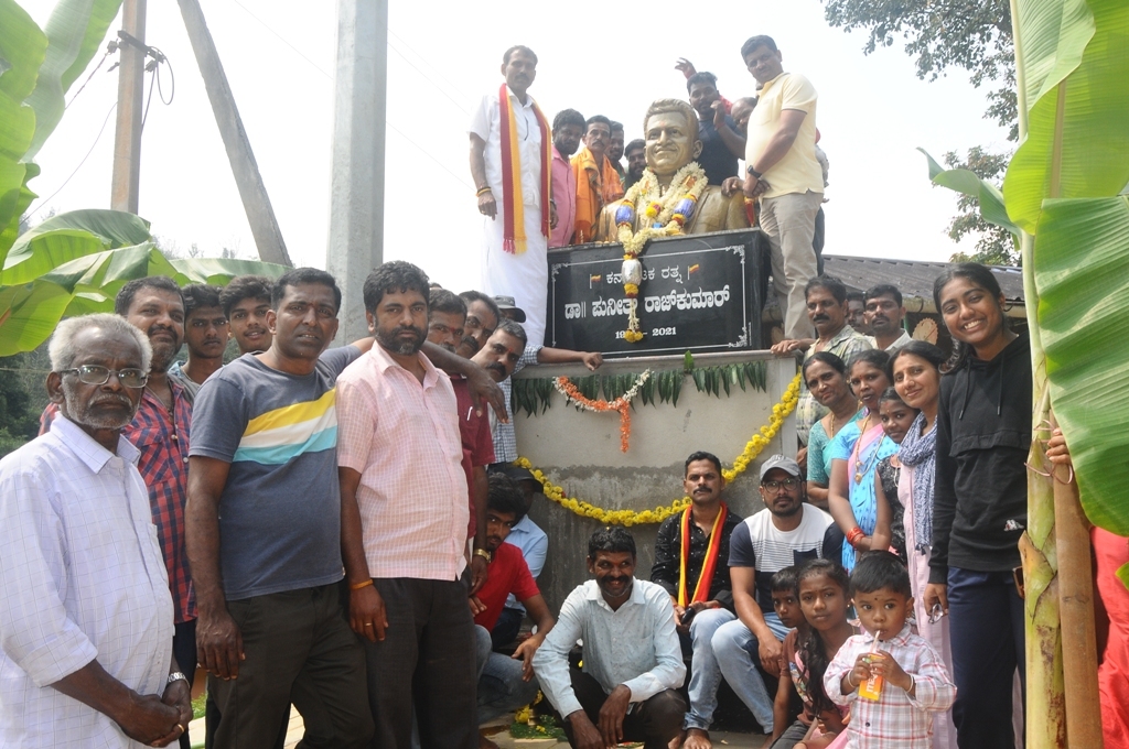 ಗಾಳಿಗುಡ್ಡೆ ಗ್ರಾಮದಲ್ಲಿ ನಟ ಪುನೀತ್‌ರಾಜ್‌ಕುಮಾರ್ ಪುತ್ಥಳಿ ಪ್ರತಿಷ್ಟಾಪನೆ