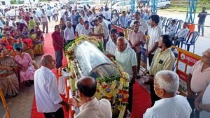 ಮಾಜಿ ಸಚಿವ ಡಿ.ಬಿ.ಚಂದ್ರೇಗೌಡರ ಅಂತಿಮ ದರ್ಶನಕ್ಕೆ ಜನಸಾಗರ