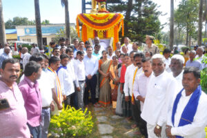 ಡಾ. ಬಿ.ಆರ್. ಅಂಬೇಡ್ಕರ್‌ರವರ ಪುತ್ಥಳಿಗೆ ಮಾಲಾರ್ಪಣೆ