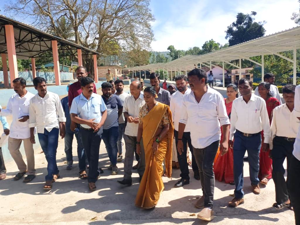 Santa market inaugurated by MLA in Mallandur