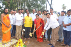 ಐ.ಡಿ.ಎಸ್.ಜಿ ಕಾಲೇಜು ಆವರಣದಲ್ಲಿ ಸೋಮವಾರ ಶಾಸಕ ಎಚ್.ಡಿ.ತಮ್ಮಯ್ಯ ಶಂಕುಸ್ಥಾಪನೆ