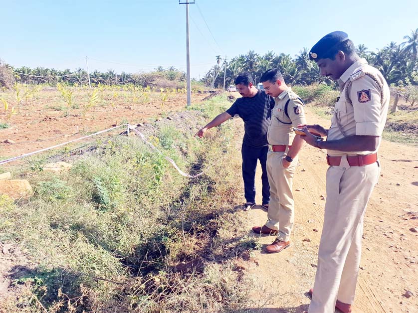 ಜಿಲ್ಲಾ ರಕ್ಷಣಾಧಿಕಾರಿ ವಿಕ್ರಂ ಅಮಟೆ ಕೊಲೆ ನಡೆದ ಸ್ಥಳಕ್ಕೆ ಭೇಟಿ