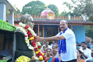 ಮೆಣಸೆ ಗ್ರಾಮ ಪಂಚಾಯಿಯಲ್ಲಿ ಸಂವಿಧಾನ ಜಾಗೃತಿ ಜಾಥದ ಅಂಬೇಡ್ಕರ್‌ ಮೂರ್ತಿಗೆ ಮಾಲಾರ್ಪಣೆ