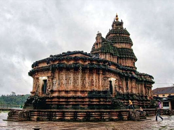 ಶೃಂಗೇರಿ ಶಾರದಾ ಪೀಠದಲ್ಲಿ ವಸ್ತ್ರ ಸಂಹಿತೆ ಜಾರಿ