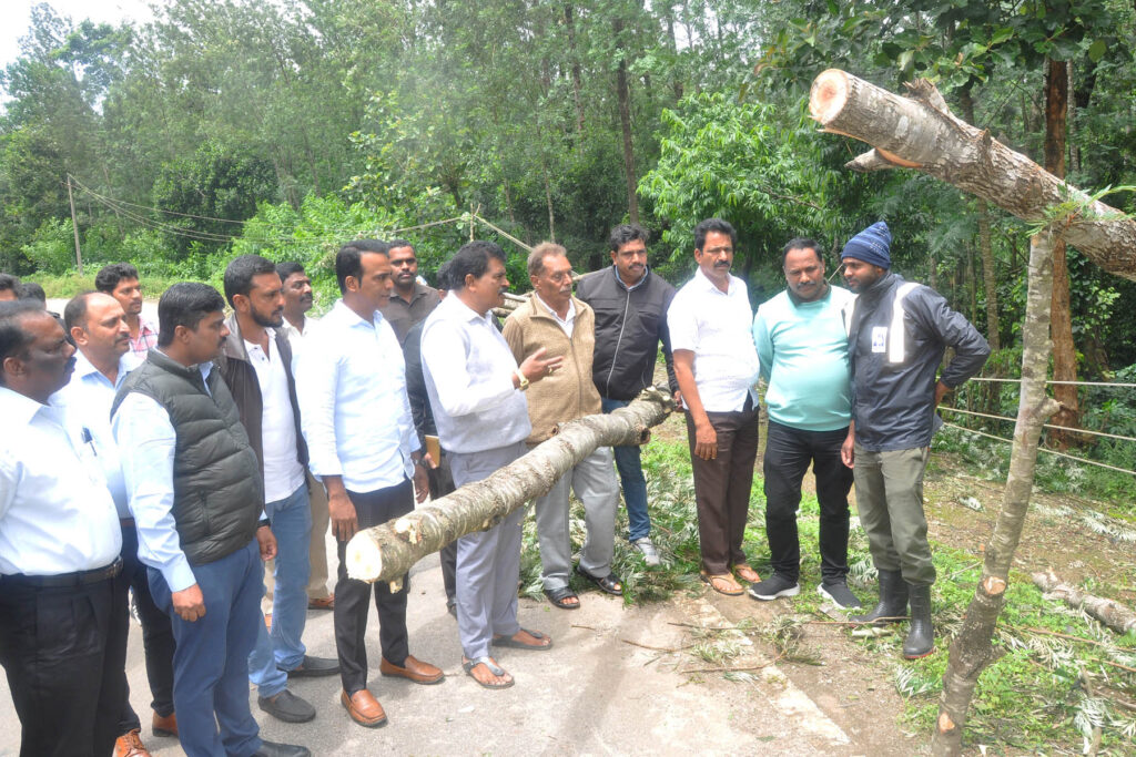 ಚಿಕ್ಕಮಗಳೂರು ತಾಲ್ಲೂಕಿನ ಅತಿವೃಷ್ಟಿ ಪ್ರದೇಶಕ್ಕೆ ಶಾಸಕ ಹೆಚ್.ಡಿ ತಮ್ಮಯ್ಯ ಬೇಟಿ