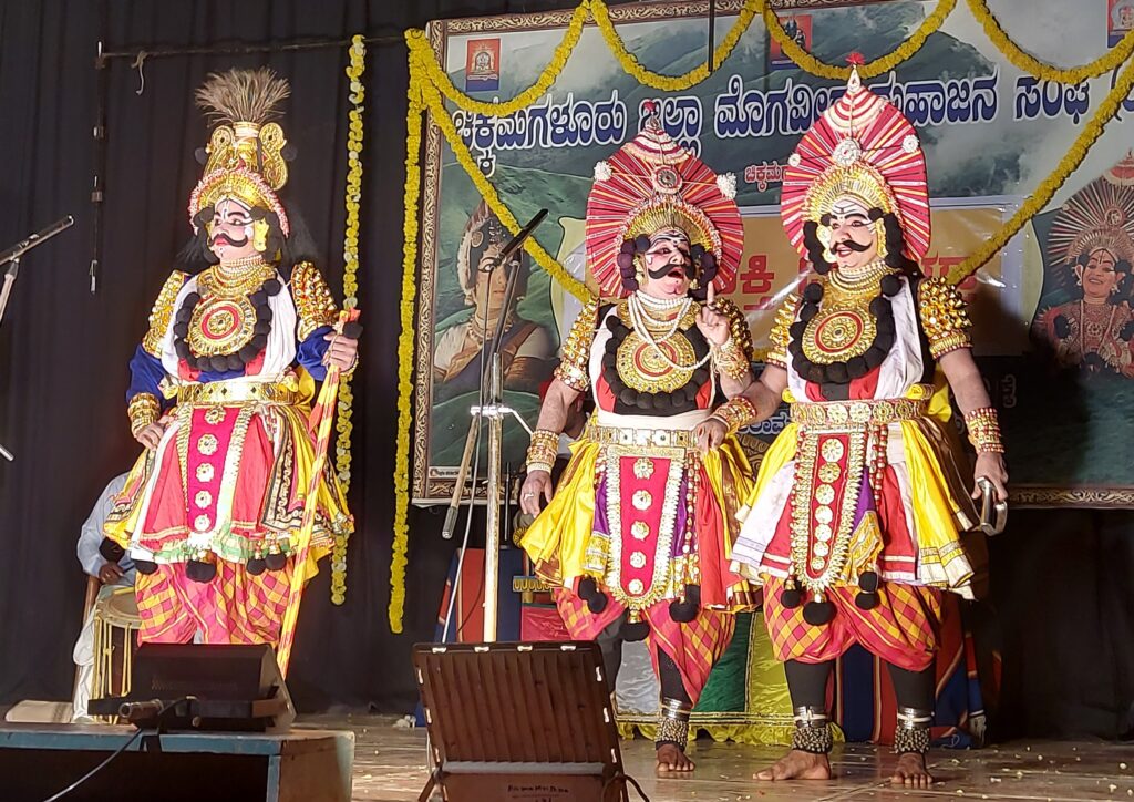 ನೋಡುಗರ ಗಮನ ಸಳೆದ 'ಮಹಾಶಕ್ತಿ ವೀರಭದ್ರ' ಯಕ್ಷಗಾನ